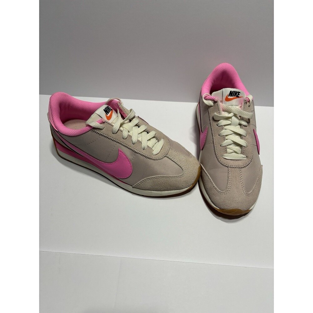 Nike Pacific Women’s Retro Runner Sneakers - Silt Red/Pink Spell. Size 6